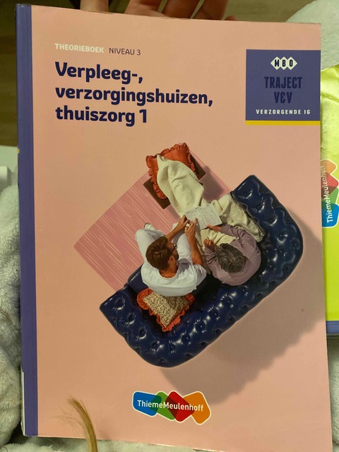 9789006910254-Verpleeg-verzorgingshuizen-thuiszorg-1-niveau-3-Theorieboek