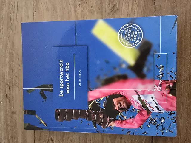 9789054724117-De-sportwereld-voor-het-hbo