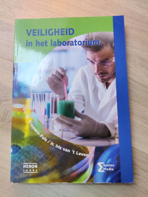 9789491764387-Veiligheid-in-het-laboratorium