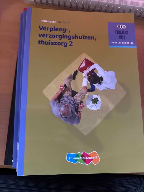 9789006910421-Verpleeg-Verzorgingshuizen-Thuiszorg-2--niveau-4-Theorieboek